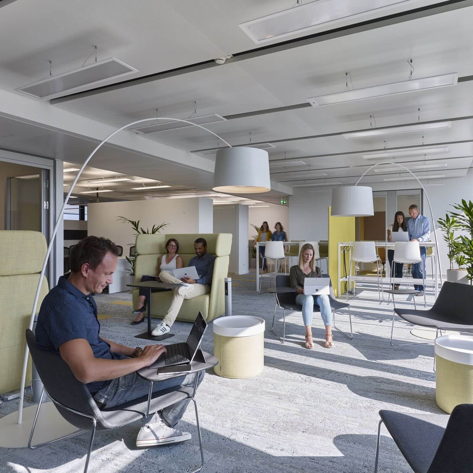 Modernes Büro mit Meeting Spaces